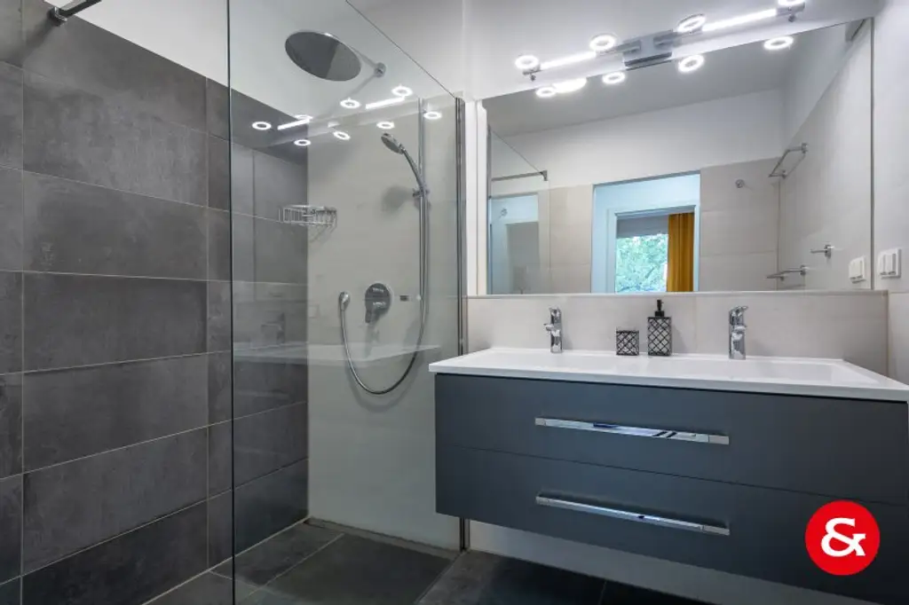 Sonnige 6-Zimmer-Terrassenwohnung mit 2 Garagenplätzen! | auch auf 2 Wohnungen teilbar!