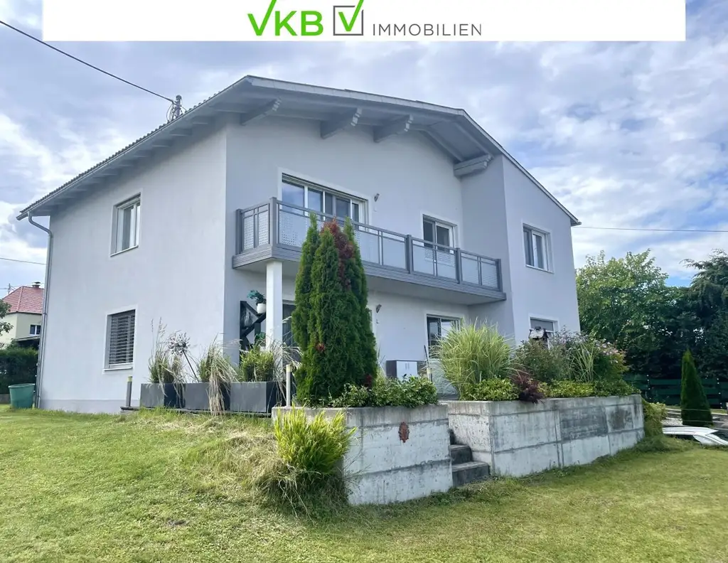 Wohnen & Wohlfühlen - Modernes Haus mit Gartenidylle für zwei Familien