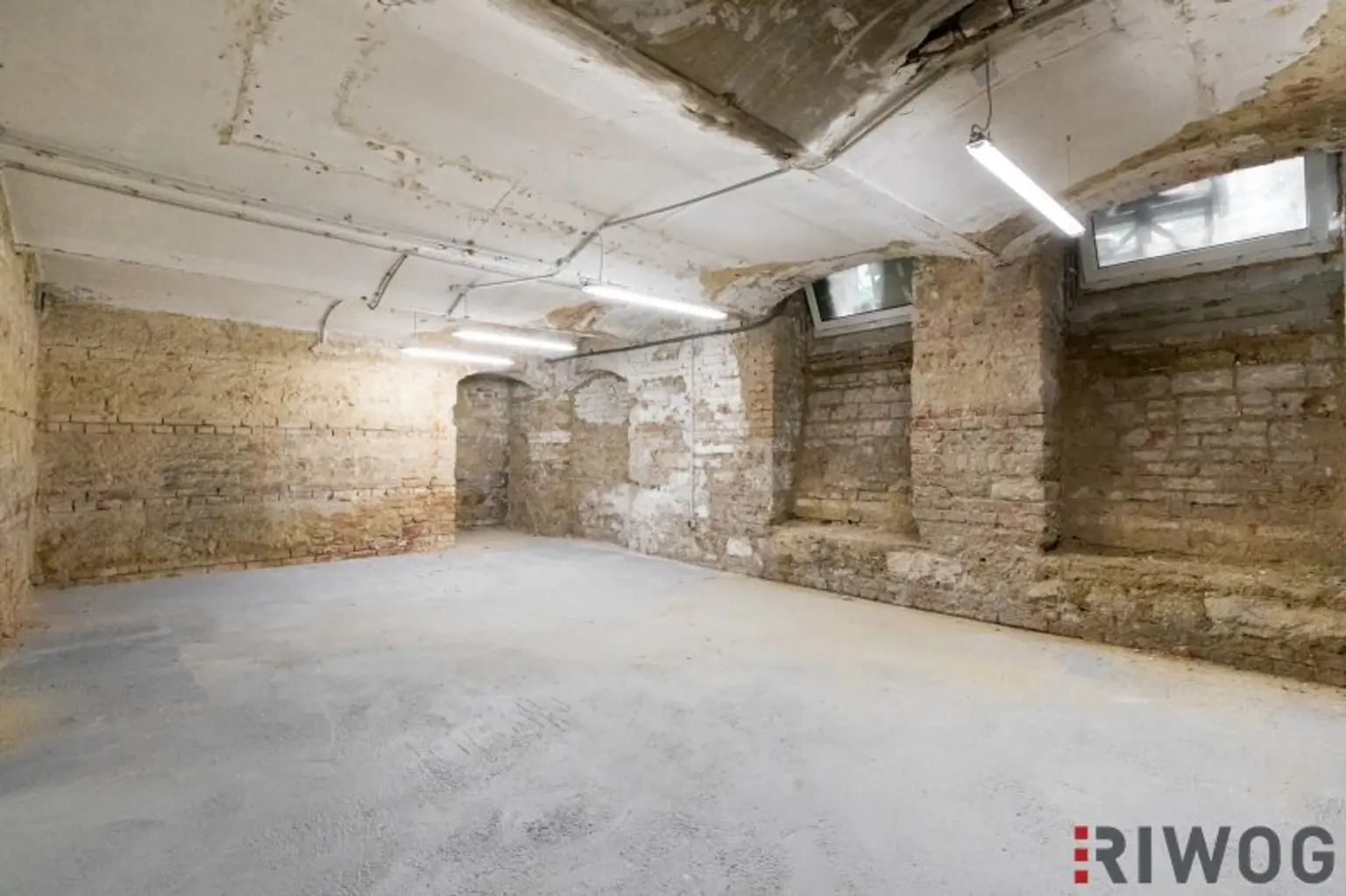 165 m2 Souterrain LAGER in der EMBELGASSE // zugehöriges WC + DUSCHE