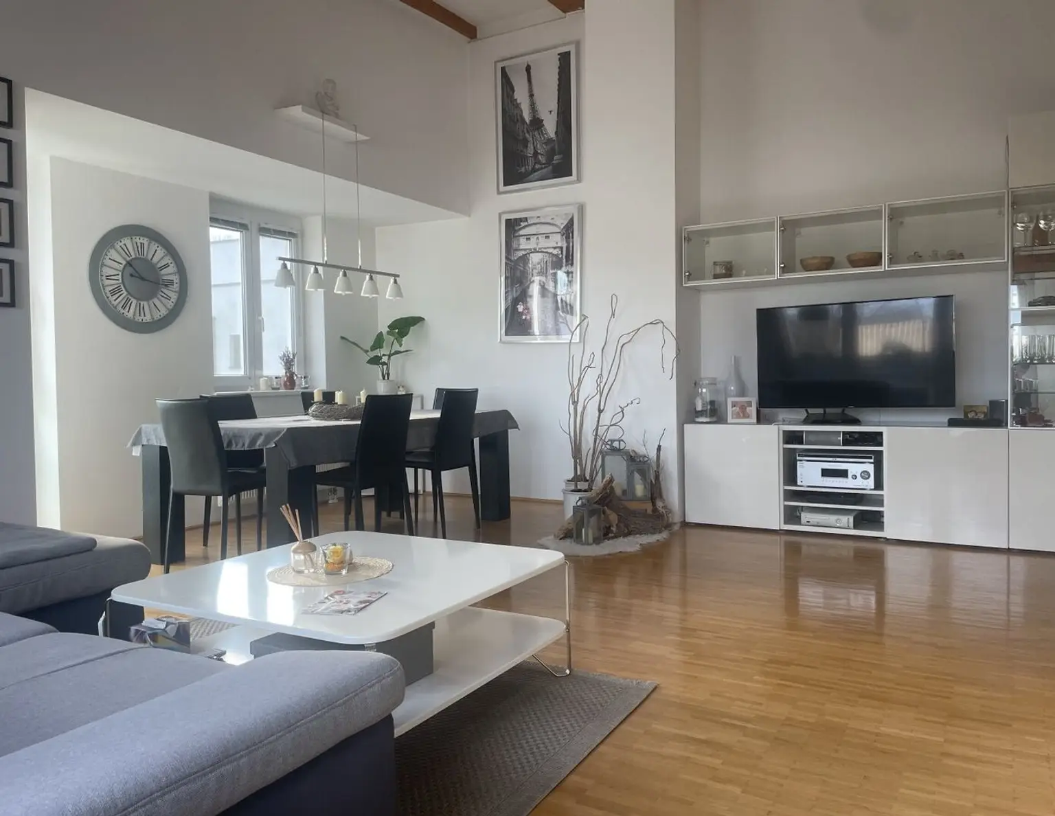 Stilvolle 4-Zimmer-Dachgeschosswohnung am Römerberg - Urbanes Wohnen auf höchstem Niveau