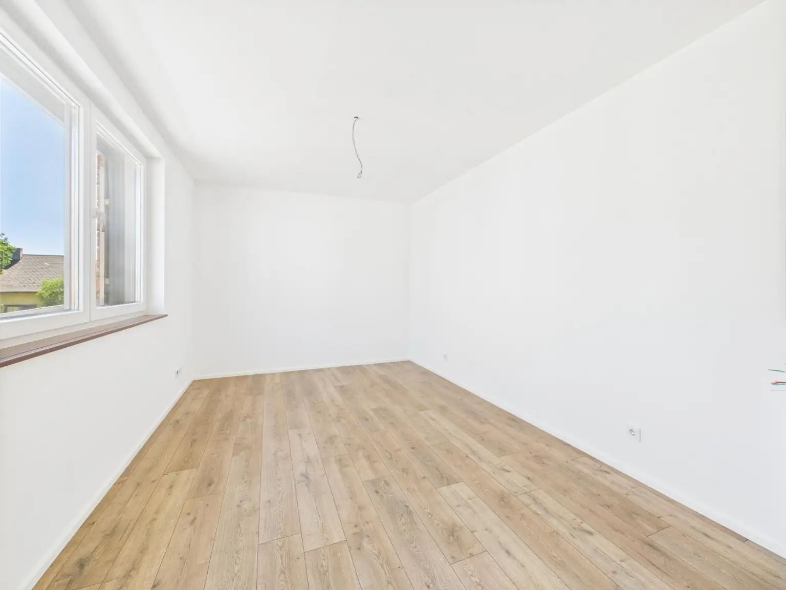 Wels-West: Luxuriöse Doppelhaushälfte mit Salzwasserpool, smarter Hausechnik & 149 m² Wohnfläche