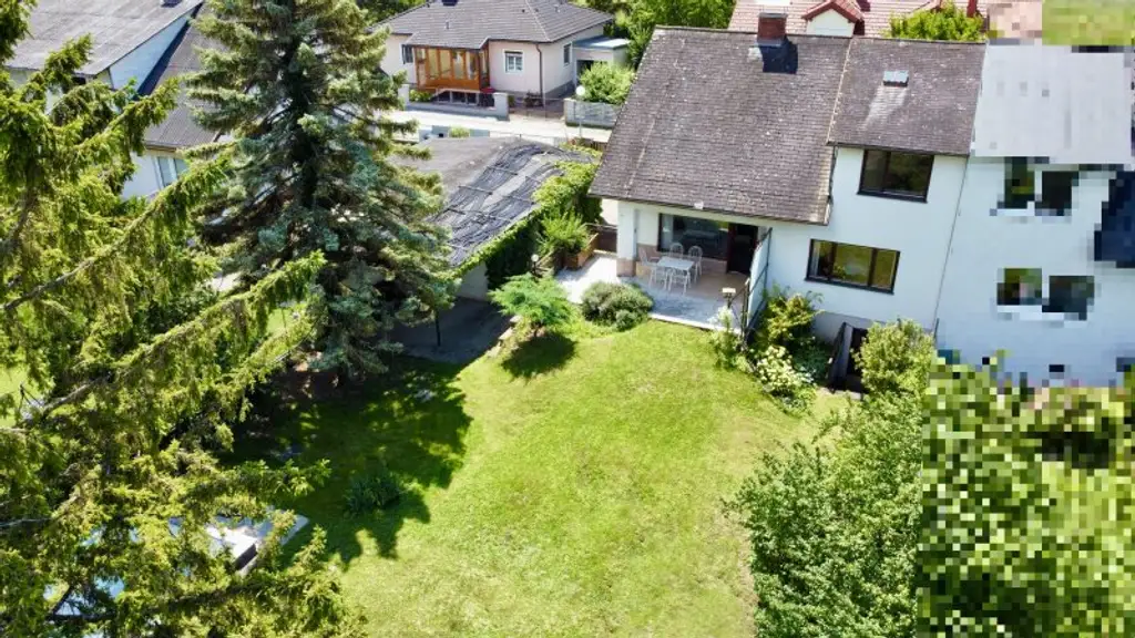 Bemerkenswertes Einfamilienhaus mit viel Entwicklungsmöglichkeit | Pool | Sauna | großer Garten