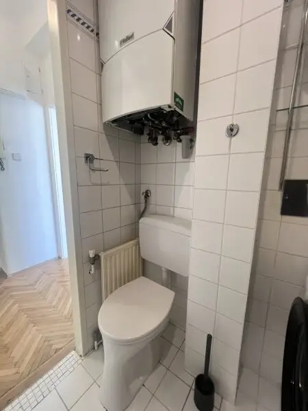 Wunderschöne 2 Zimmer Wohnung in ruhiger Seitenstraße zur Krottenbachstraße im 4. Liftstock