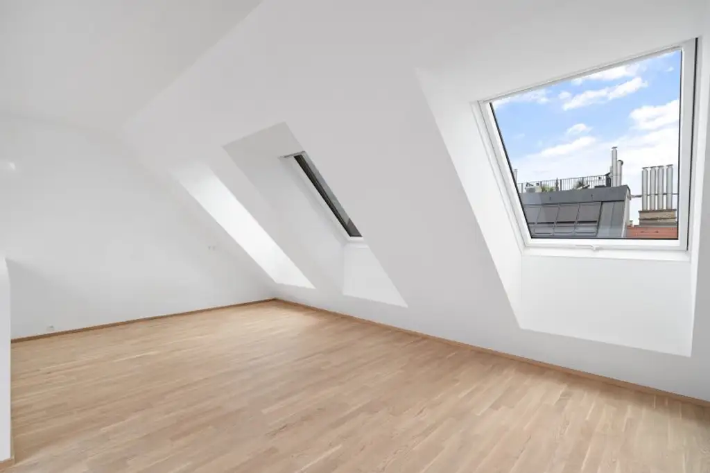 4-Zimmer-Dachgeschosswohnung (Massivbauweise) mit Terrassen in generalsaniertem Altbau