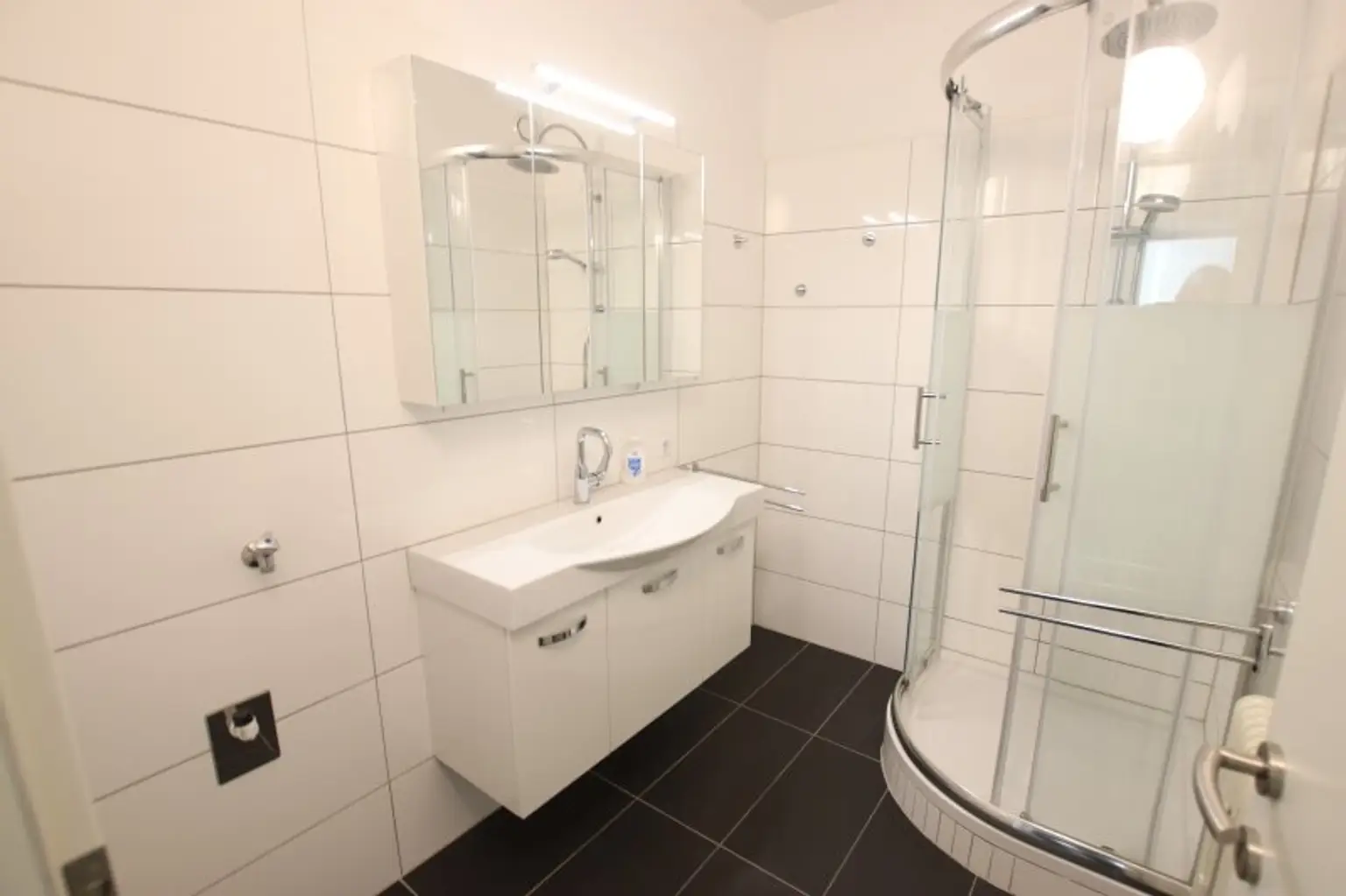 Schöne sanierte 2 Zimmer Wohnung mit Loggia in Waidmannsdorf - Lodengasse