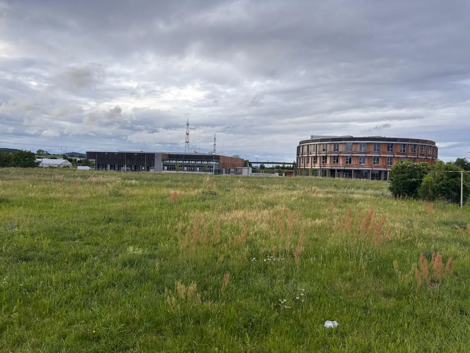 Grünfläche nahe der Autobahn - Möglichkeit für Lagerhalle, Lagerplatz, Werkstadt, etc. - dirket an der Autobahn