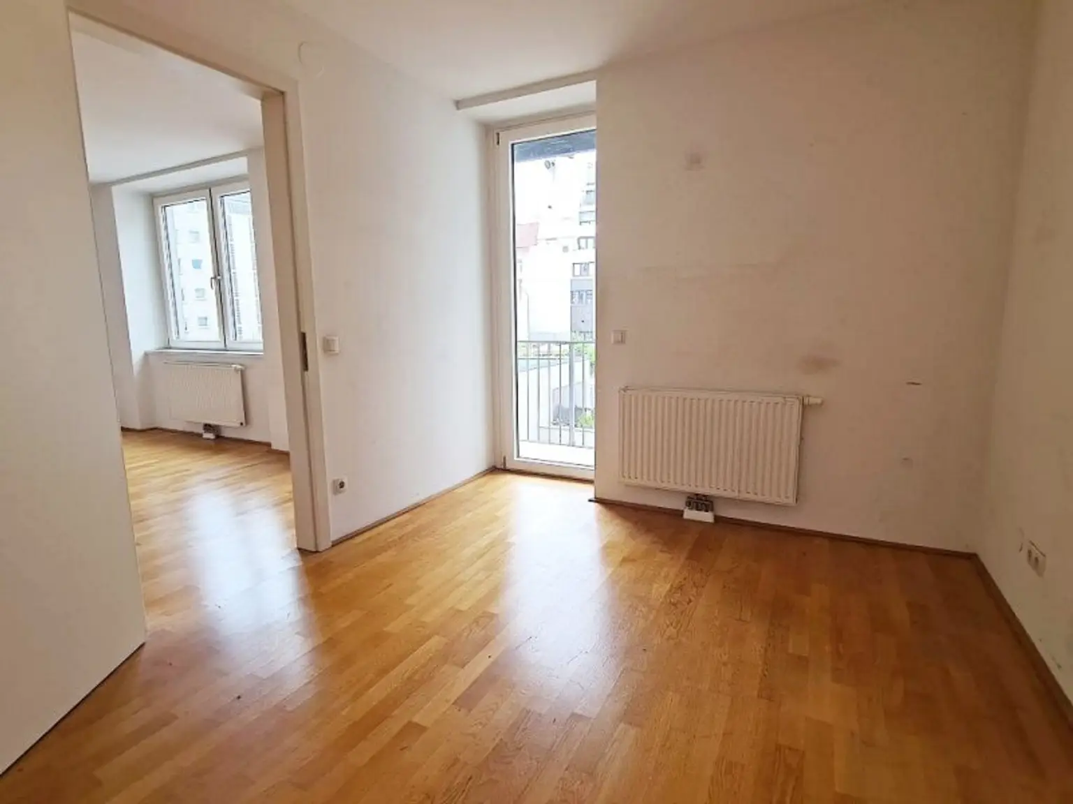 HUMBOLDTGASSE, U1 NÄHE, 76 m2 Neubau inkl. 4 m2 Loggia, Wohnküche, 2 Zimmer, Parketten, Wannenbad, 2. Liftstock