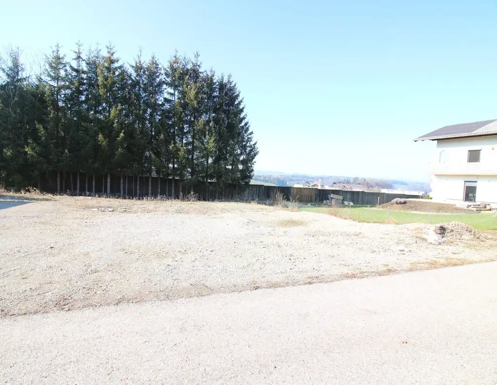 382 m² BAUPARZELLE NÄHE OBERTRUM - Baubewilligung für eine Doppelhaushälfte!