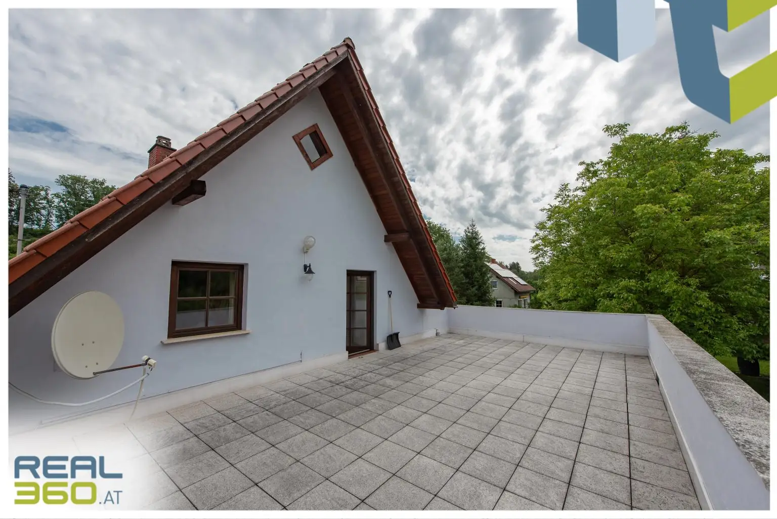 Terrasse bei Kinderzimmer im OG
