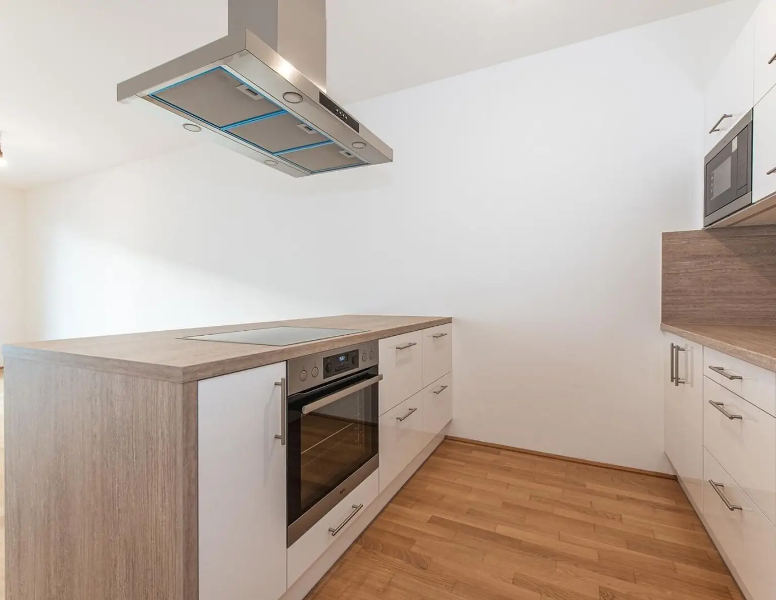Ab Oktober! Nahe U3! Terrasse mit Weitblick! Prima 3-Zimmer-Wohnung zu vermieten!