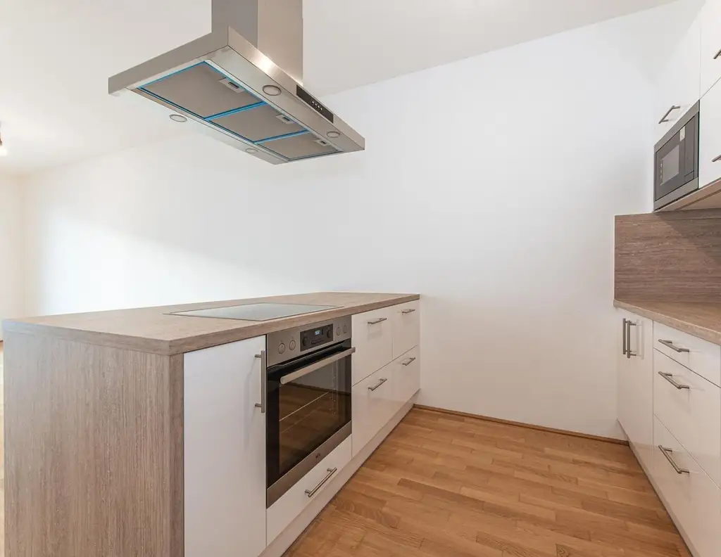 Ab Oktober! Nahe U3! Terrasse mit Weitblick! Prima 3-Zimmer-Wohnung zu vermieten!