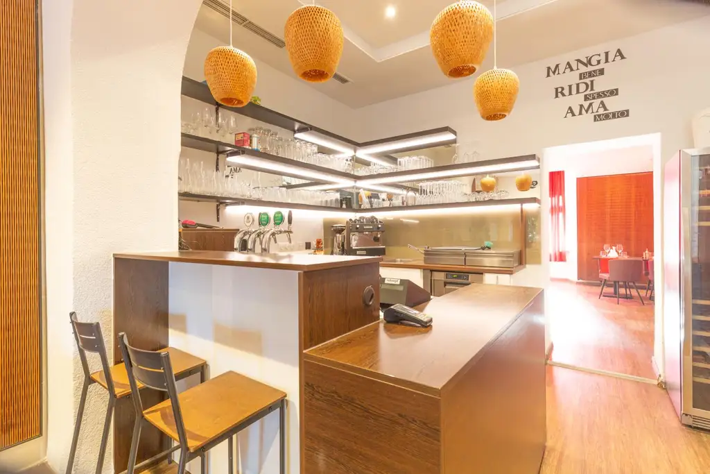 Gastro-Highlight am Grieskai: Stilvolles Restaurant mit Inventar & Potenzial