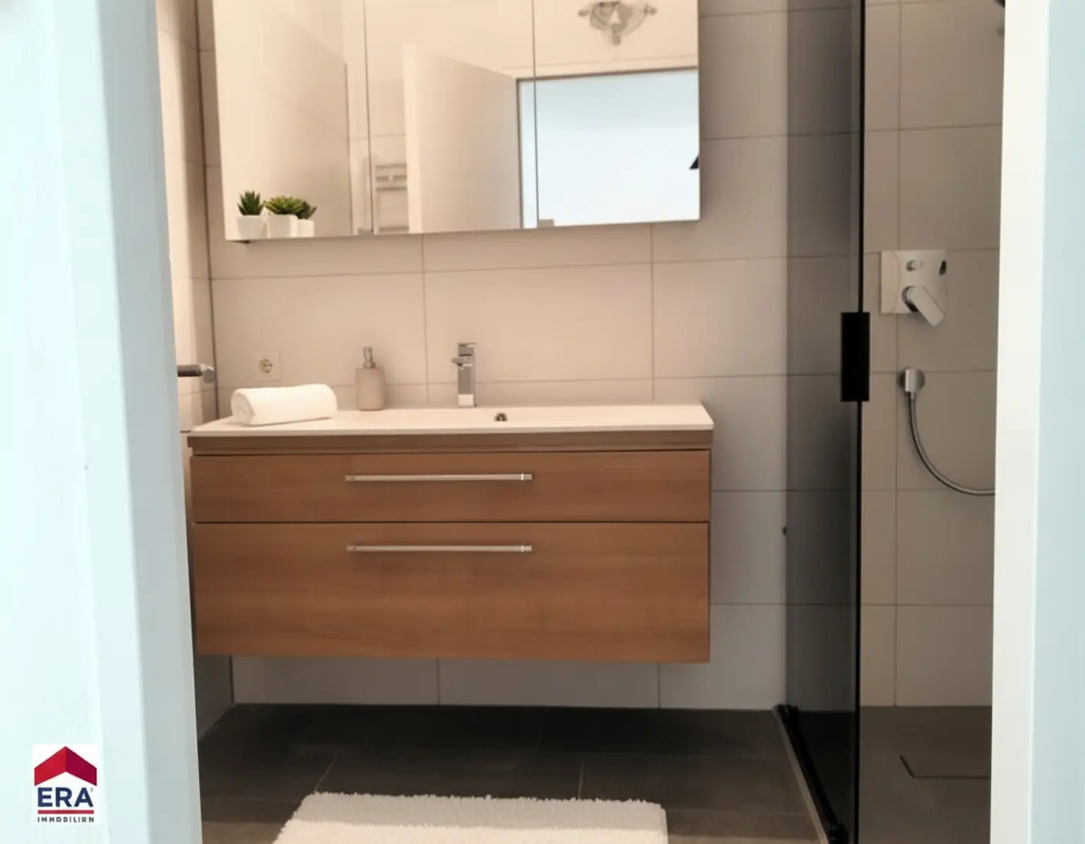 * Kaufanbot liegt vor * Zentrale 2-Zi-Wohnung mit Loggia & Garage in Linz-Biesenfeld, vollrenoviert, UNI Nähe!