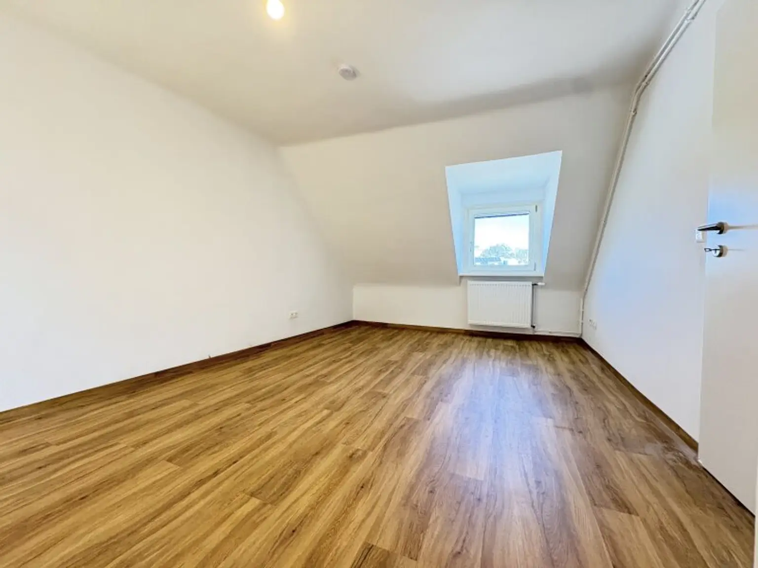 Charmante Dachgeschoßwohnung in St. Pölten – 2 Zimmer, 45 m² zum Wohlfühlen!