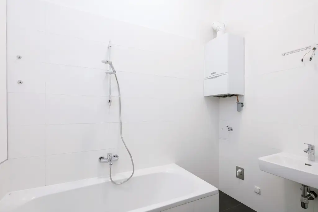 Stilvolle Altbauwohnung ca.107m² mit Balkon in Toplage 1070 Wien!