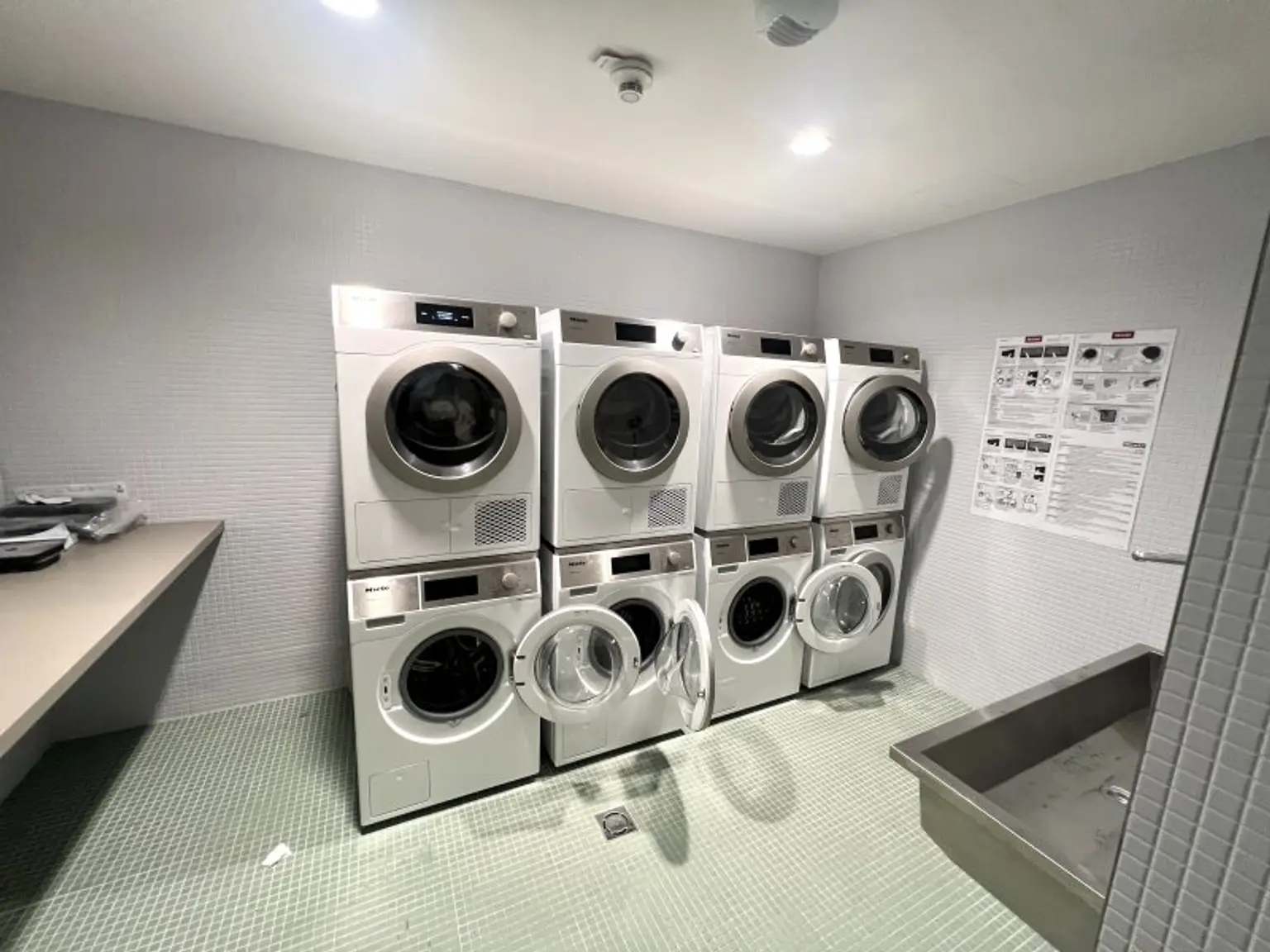 U-Bahn U1 Kagran - Sauna - Loggia - Fitnessraum - Deckenkühlung - Pool am Dach