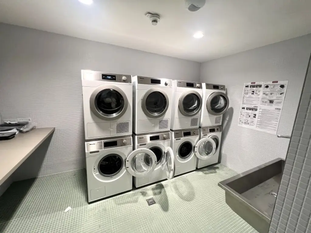 U-Bahn U1 Kagran - Sauna - Loggia - Fitnessraum - Deckenkühlung - Pool am Dach