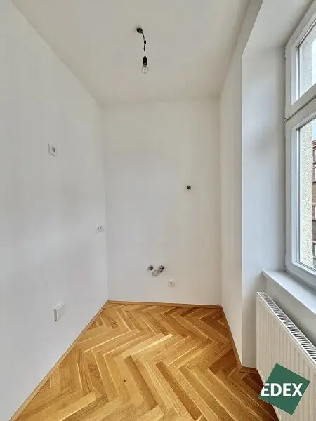 Sanierte 2 Zimmer Altbauwohnung nahe Schloss Schönbrunn - ideal für Singles oder Paare