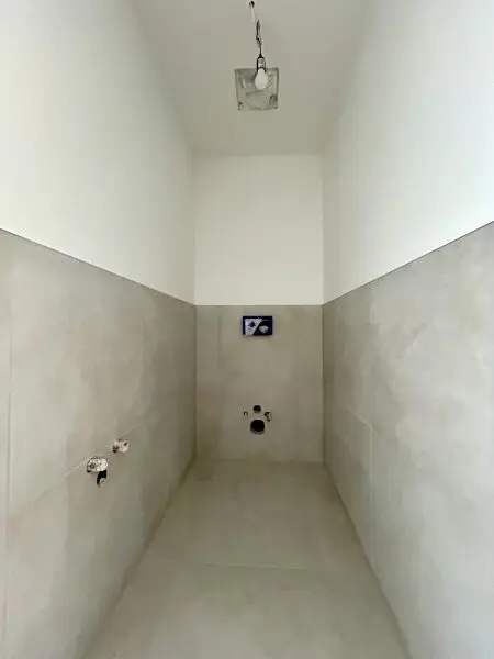Erstklassige 73.8m² Wohnung mit Balkon in Mannswörth, Perfekt für Erstbezug!