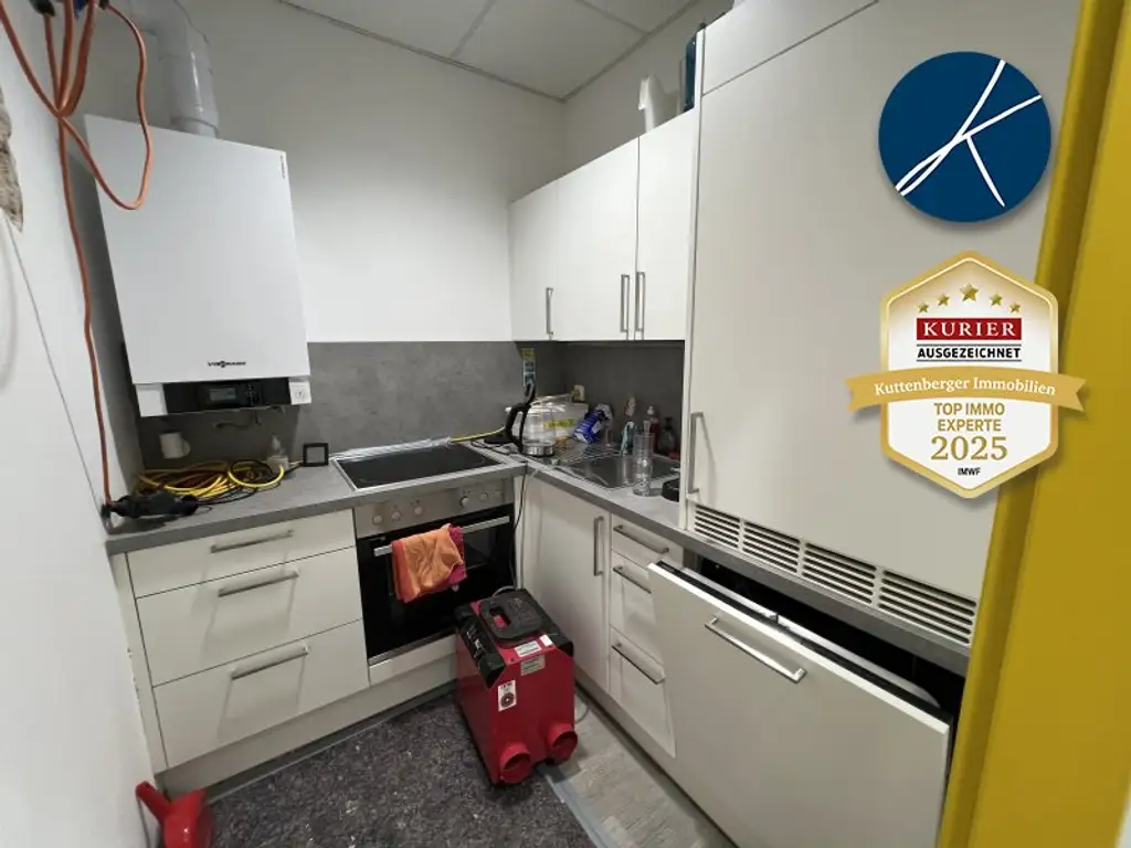 ABLÖSEFREI: Vis a Vis WIENER STADTHALLE - Lebensmittelgeschäft oder Sanierte Schulungs-, Geschäfts-, Büroräumlichkeiten