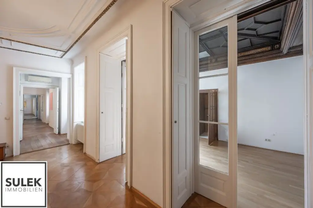 Rarität in der Wehrgasse: großzügige, sanierte Altbauwohnung mit Terrasse ab 01/26 unbefristet mieten!