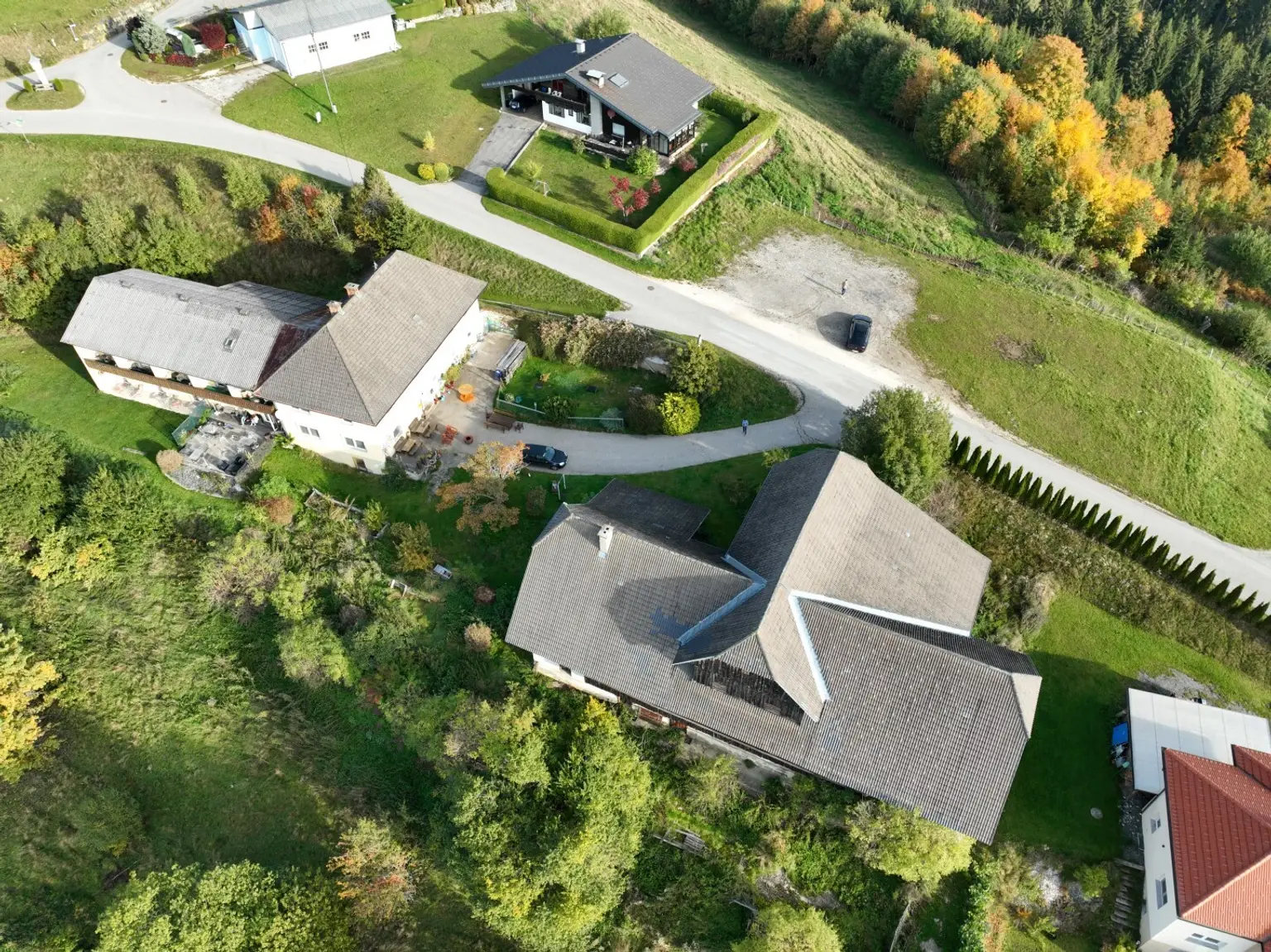 Gästehaus mit 10 Zimmern, privater Wohnung, Restaurant inklusive moderner Gastroküche und Nebengebäude – Ihre perfekte Investitionsmöglichkeit