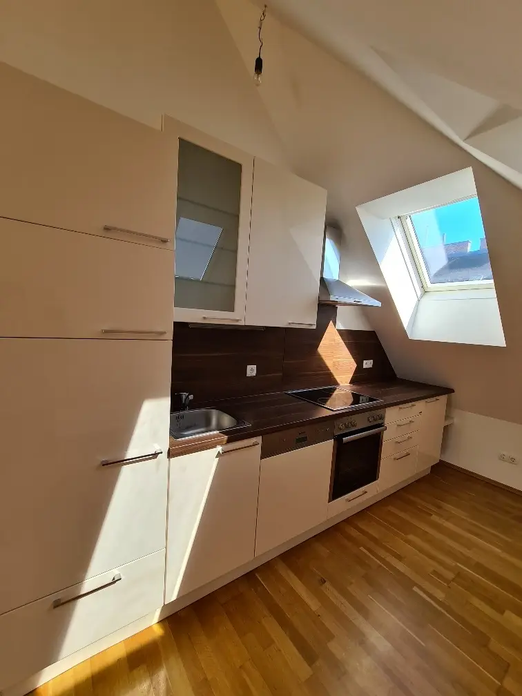 Perfekt aufgeteilte 3-Zimmer-Dachgeschosswohnung in
unmittelbarer Nähe zur Herz-Passage!