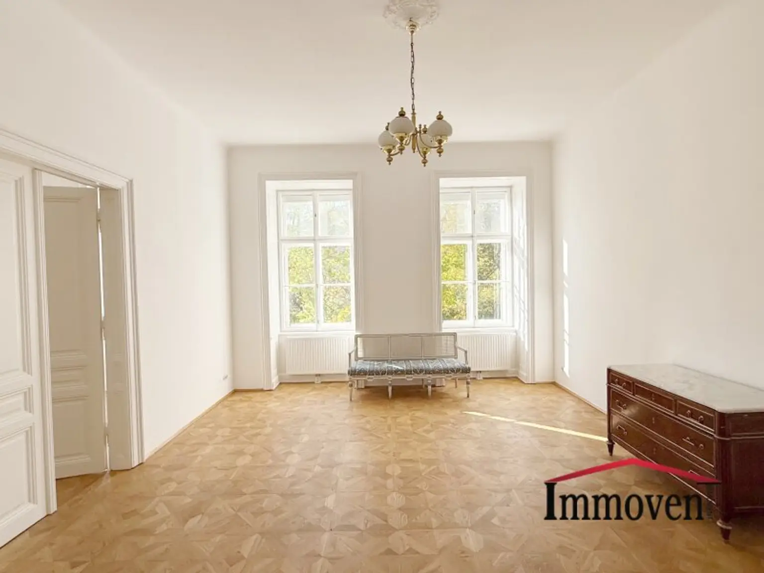 BOTSCHAFTSVIERTEL - Residieren Sie in einer stilvollen 4-Zimmerwohnung!