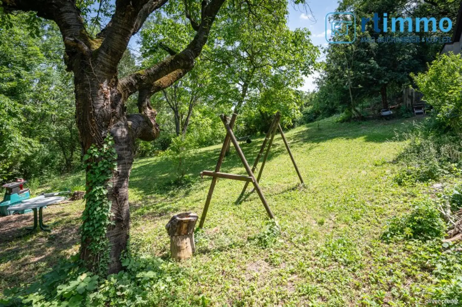 SELTENE GELEGENHEIT AM FUSSE DES KAHLENBERGS: Haus mit 835 qm Eigengrund zu kaufen + ca. 2500 qm anschließenden, sehr günstigen Pachtgrund zu übernehmen!