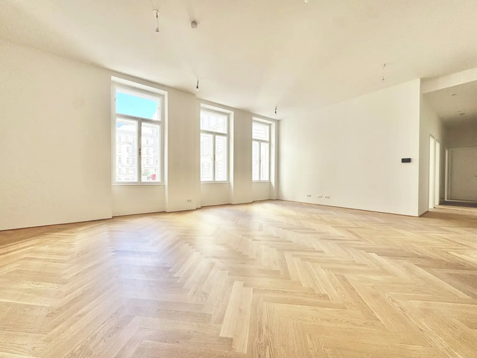 ERSTBEZUG NACH SANIERUNG | NEUBAUGASSE | EXKLUSIVE 4 ZIMMER | TOPLAGE | U-BAHN-NÄHE