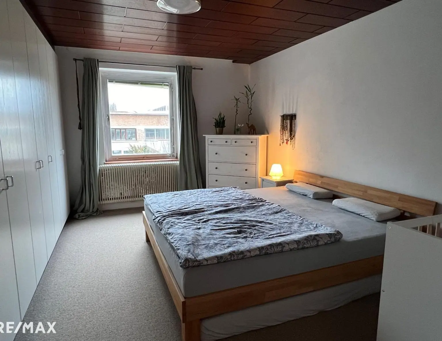 NEUER PREIS! Meidling - Haus und große Halle in Wohn- und Geschäftsviertel!