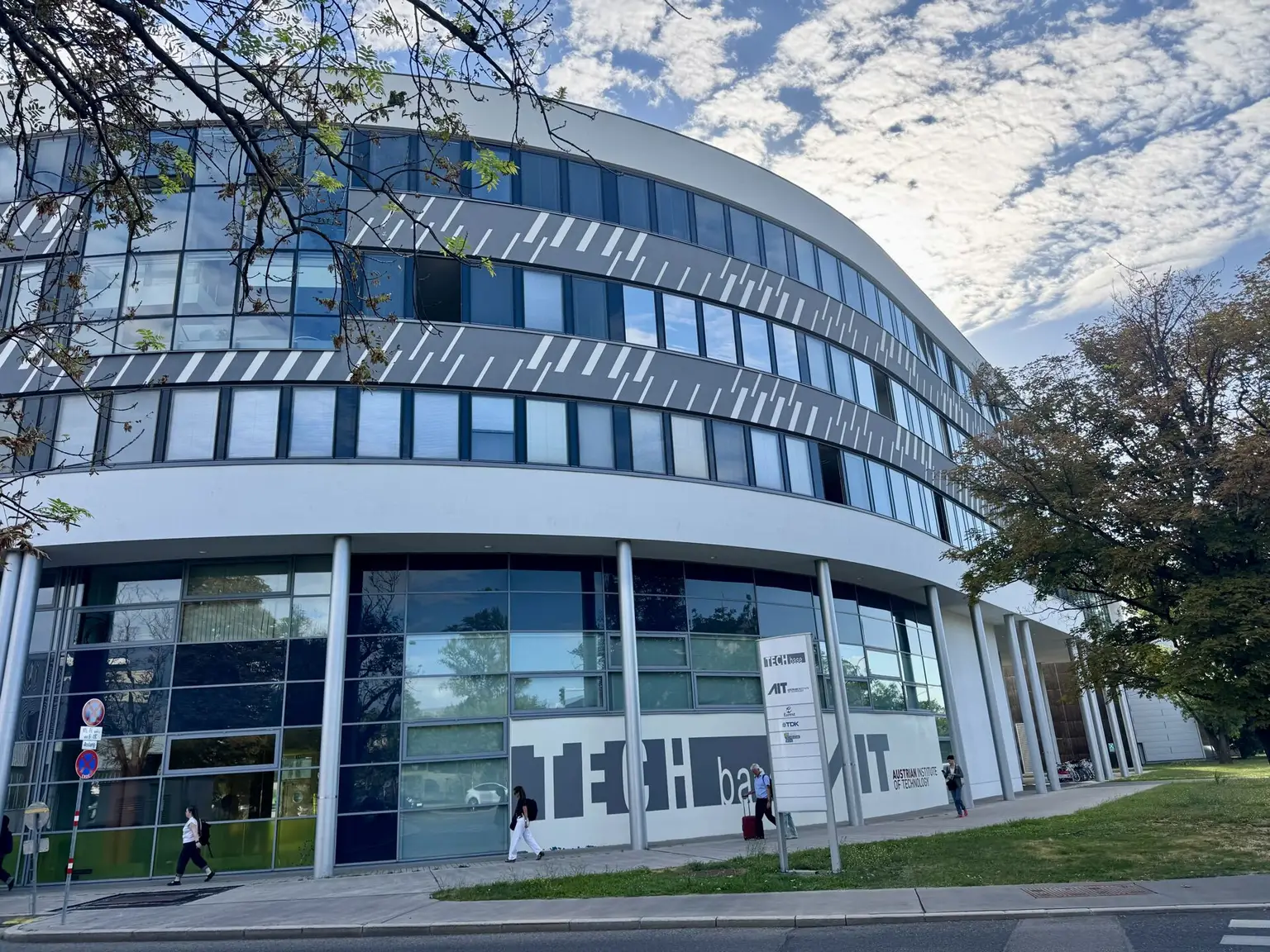 TECHBASE außen