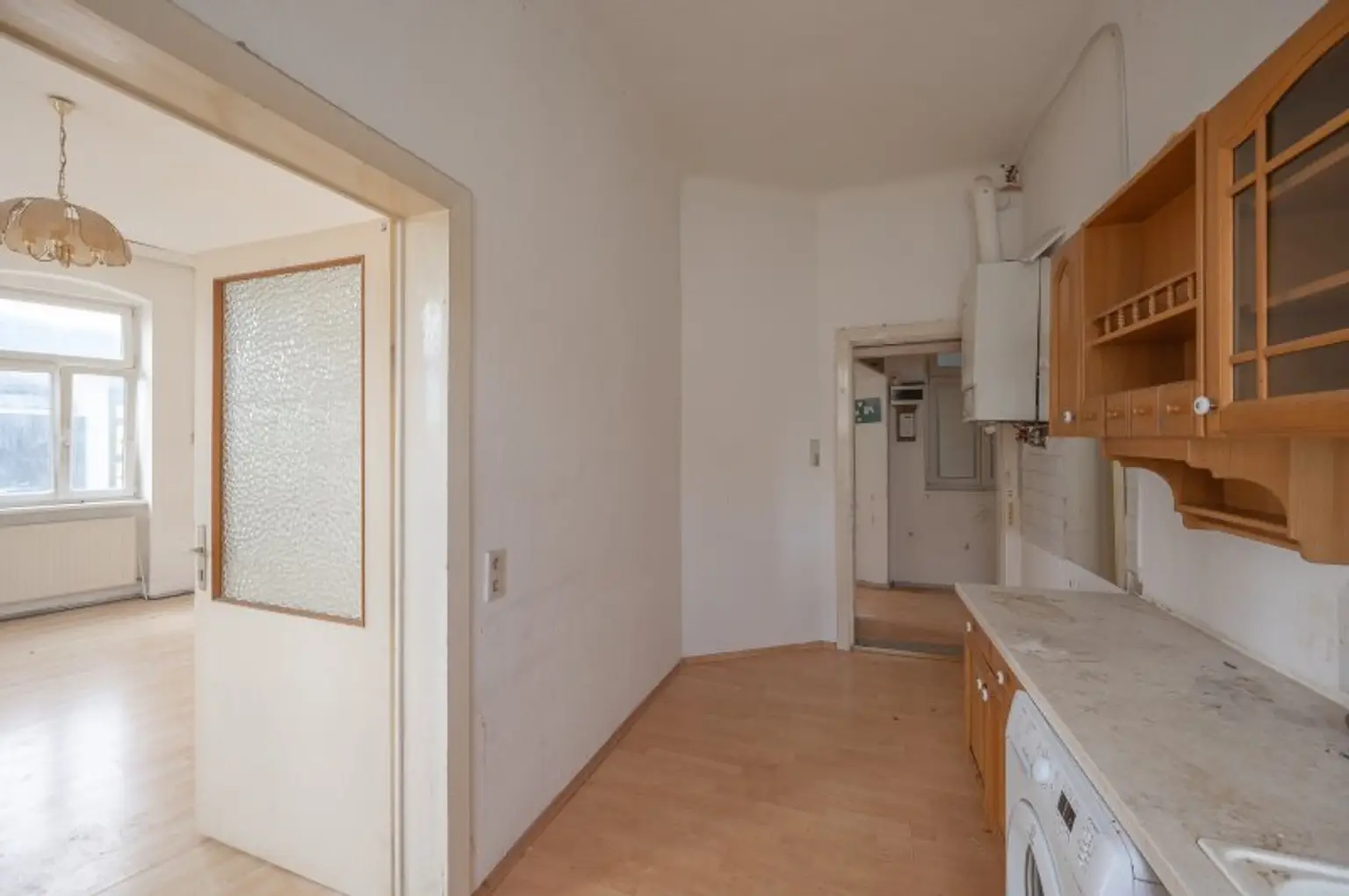 ++NEU++ sanierungsbedürftige 2,5-Zimmer Altbauwohnung