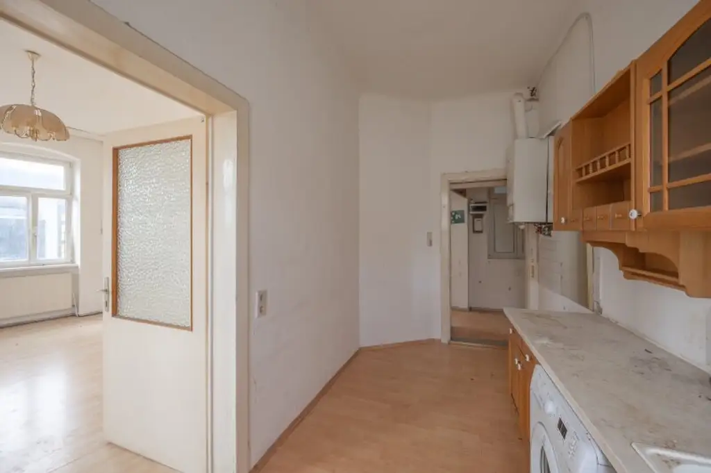 ++NEU++ sanierungsbedürftige 2,5-Zimmer Altbauwohnung