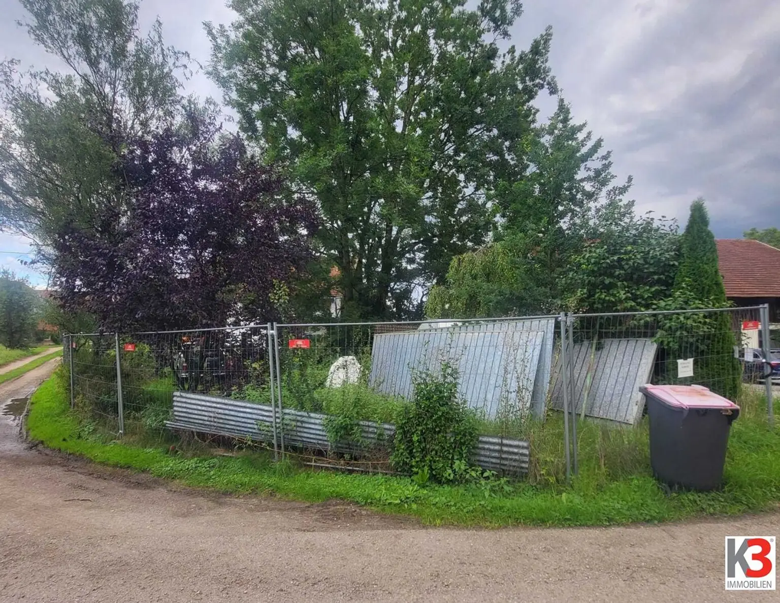 K3 - Sanierungsbedürftiges Ein- Zweifamilienhaus mit großem Grundstück!