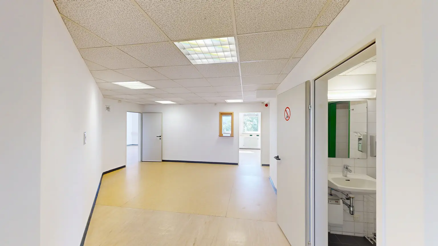 Großzügige Büro-/Praxisräume im 5. OG mit guter Raumaufteilung