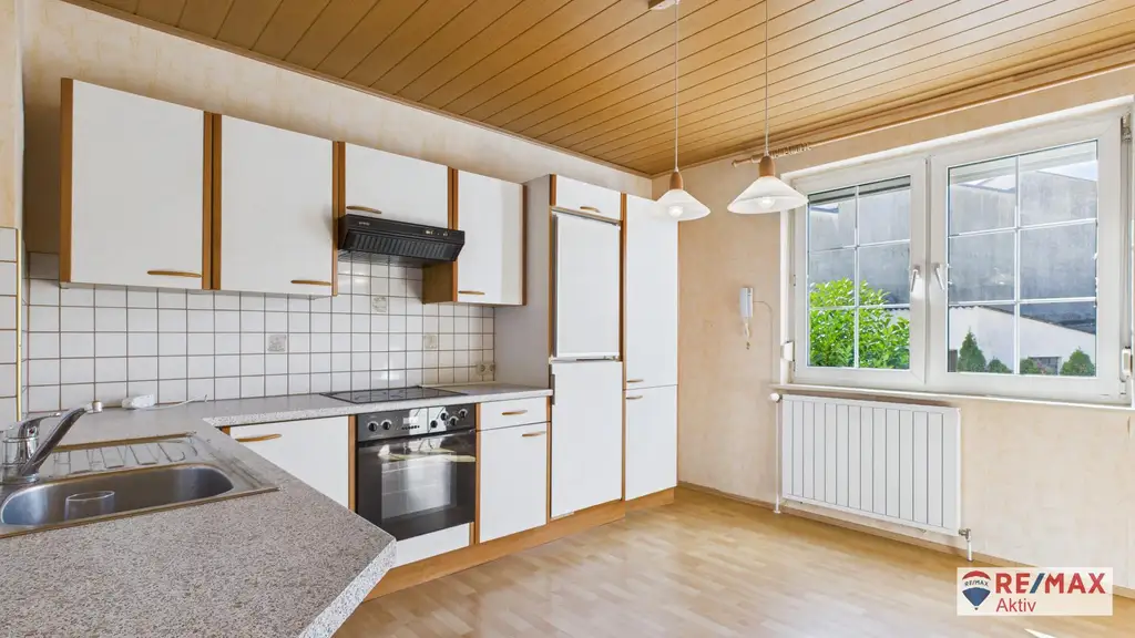 Großzügiges Ein- bzw. Zweifamilienhaus mit großem Garten und Garage