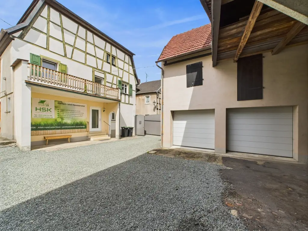 Haus Nr. 17 und Garagen