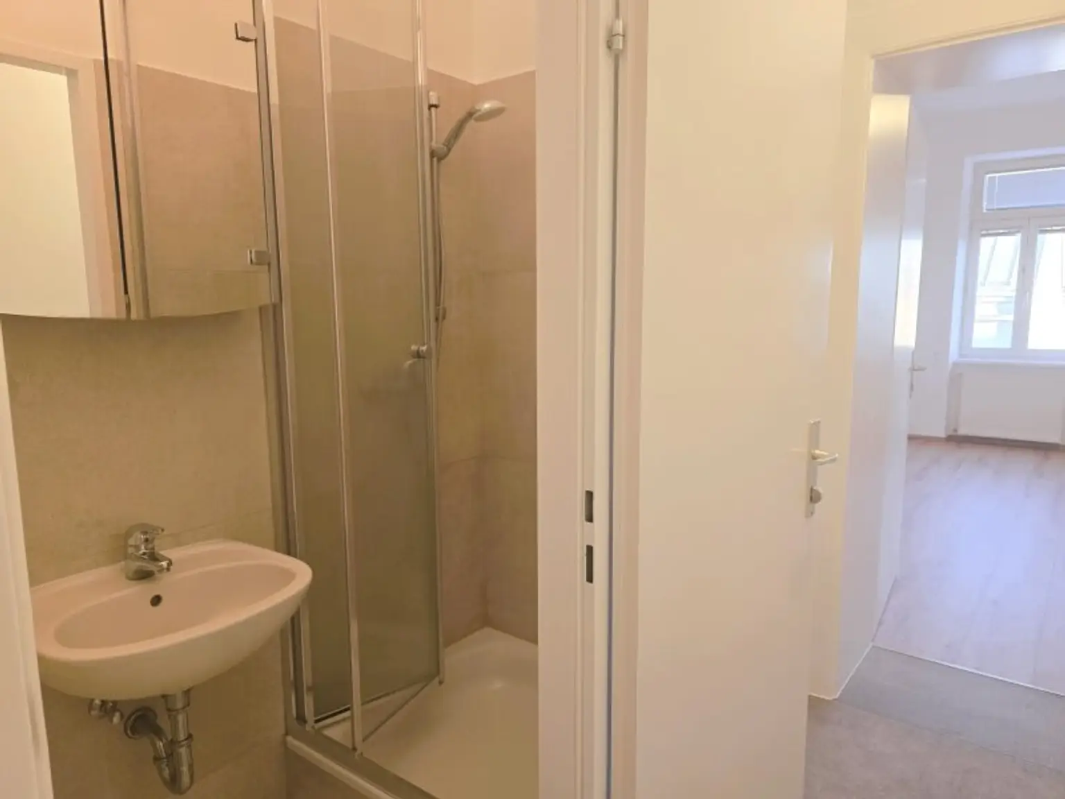 TOP LAGE + vollsanierte, gepflegte 1-Zimmer-Wohnung in 1210 Wien in ruhiger Lage