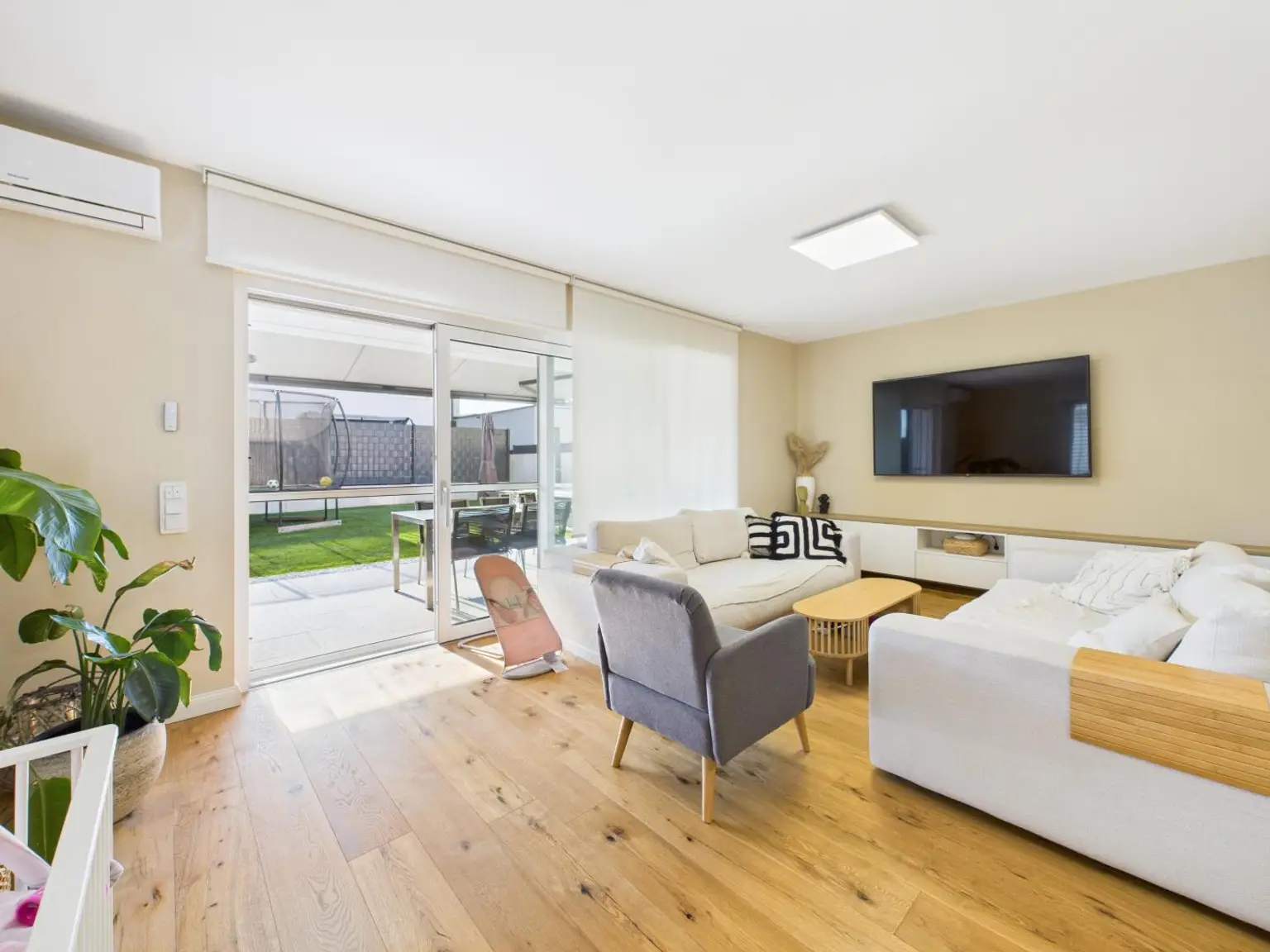 Exklusives Neubauhaus in Marchtrenk – stilvolles Wohnen mit modernster Technik & traumhaftem Garten samt Wellnessbereich