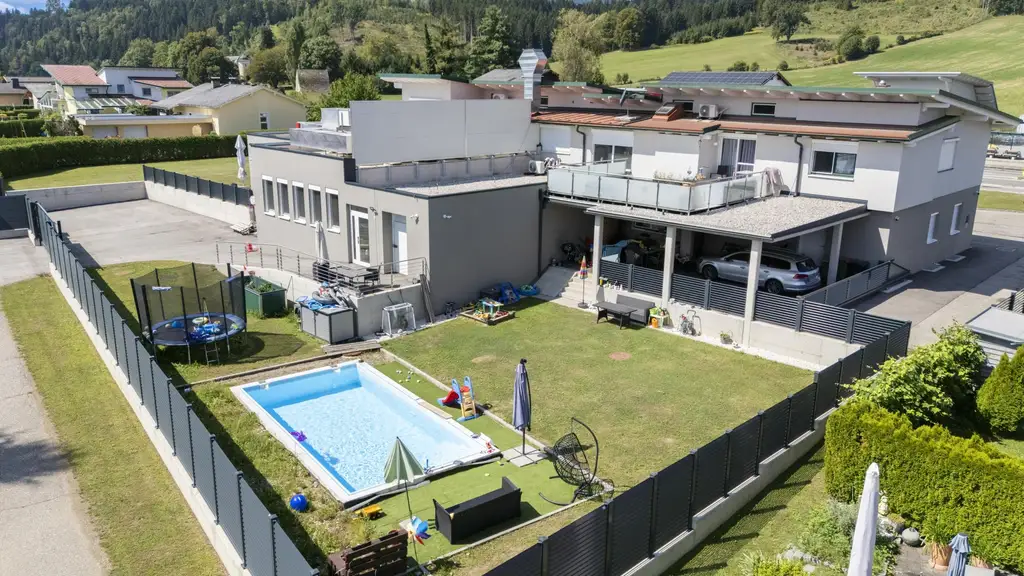DAS HUNNENBRUNN - hochinteressantes Restaurant und 2 großzügige Wohnungen