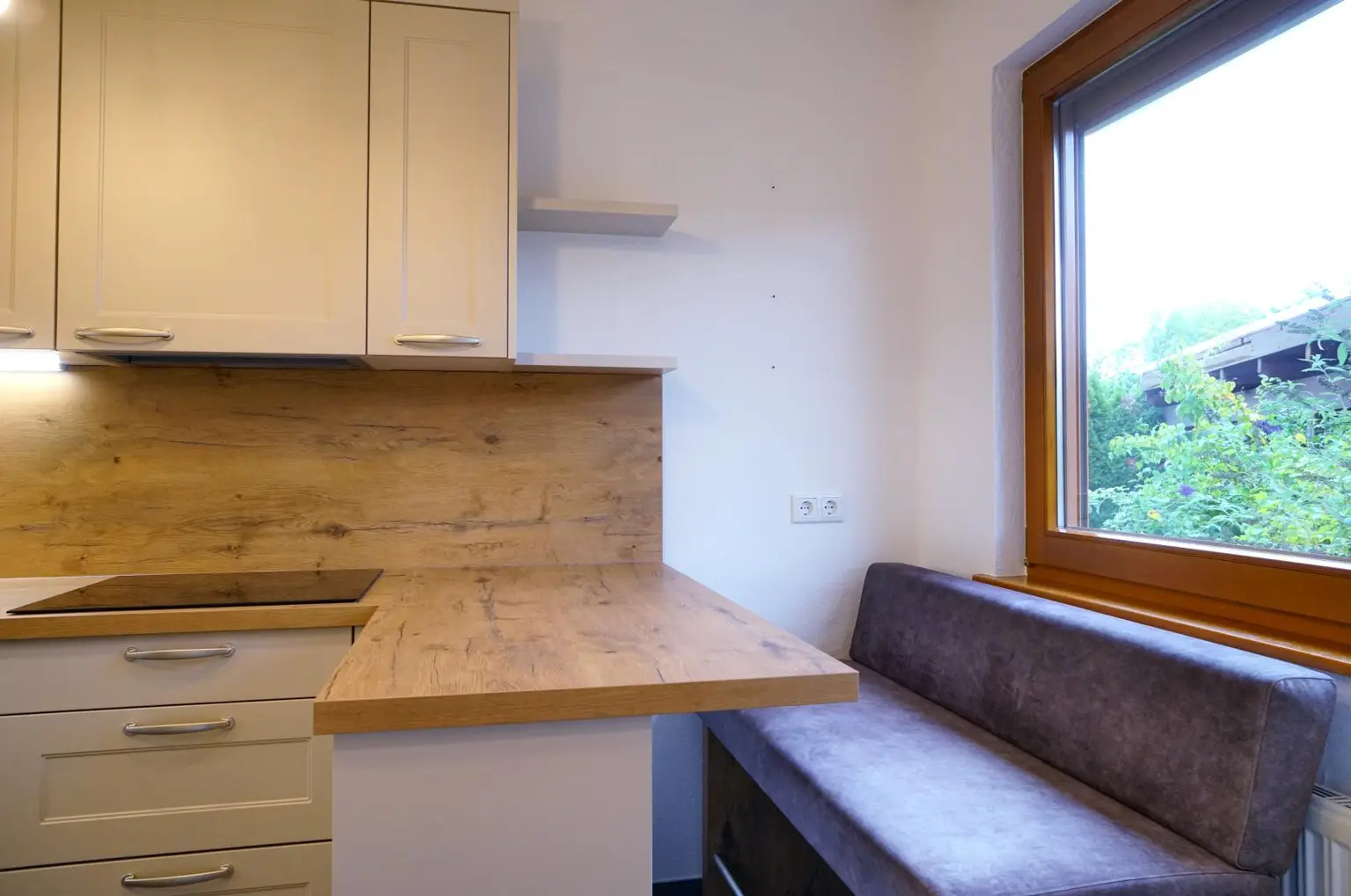 Heimeliges Doppelhaus in Holzbauweise – Wohnen mit Wohlfühlfaktor in ruhiger Siedlungslage!
