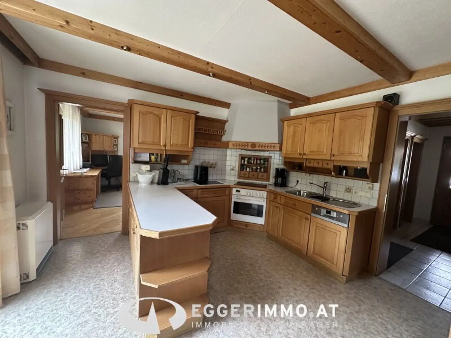 Well-maintained single-family home with great potential in Niedernsill / Steindorf for sale