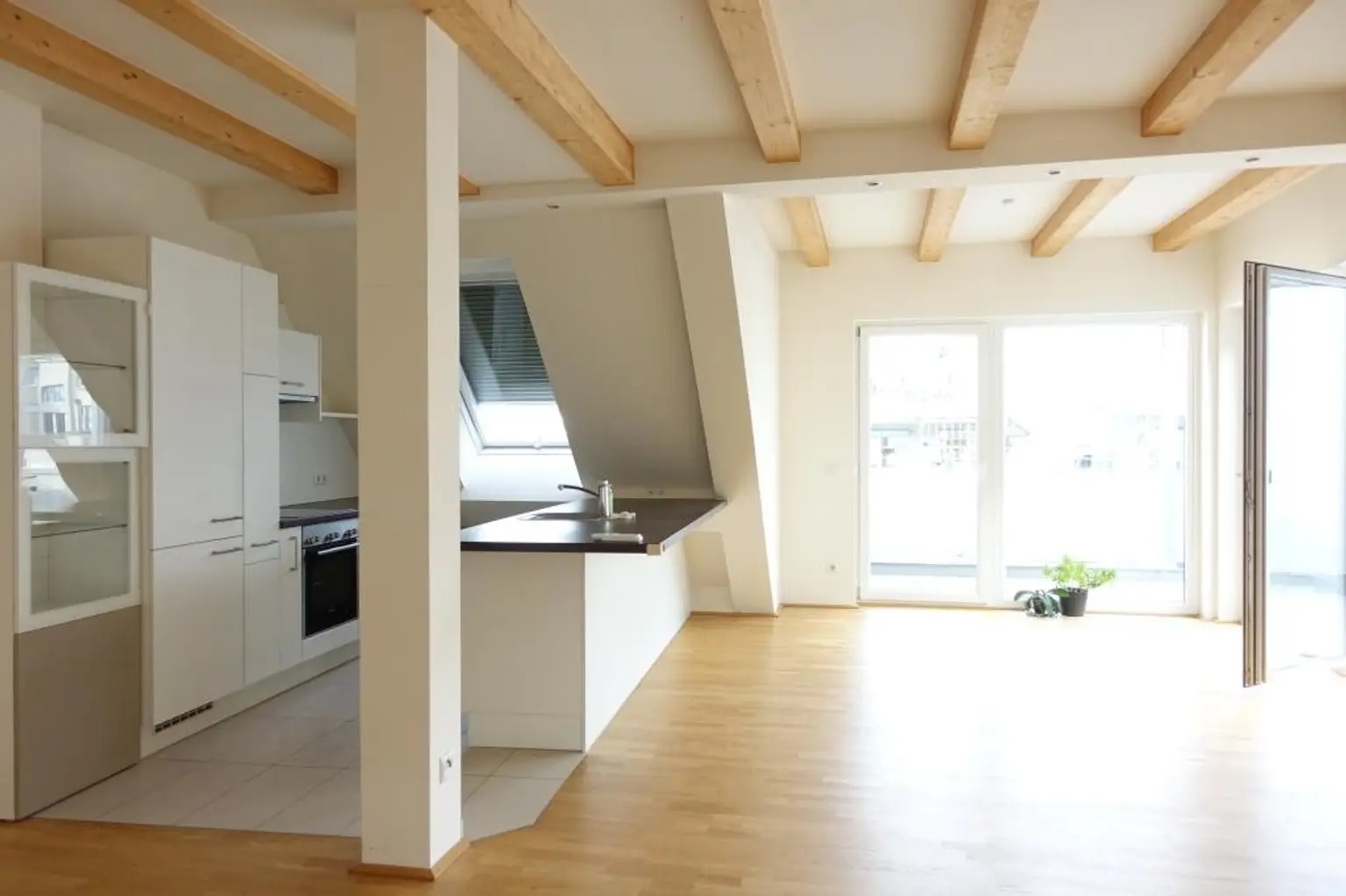 DG-Wohnung mit Traumaustattung 67m² Terrassenfläche - Grenze 1. Bezirk!!!