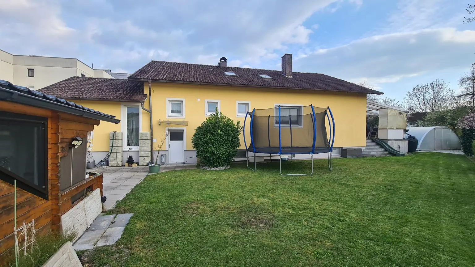 Modernisiertes Einfamilienhaus mit XXL Terrasse, Pool u.v.m.
