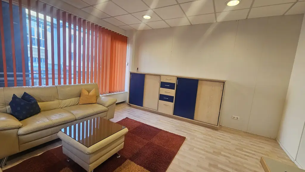 Heller barrierefreier  Büroraum für individuelle Nutzung zu vermieten