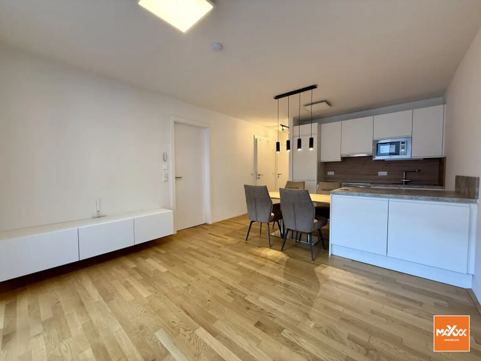 Moderne 2-Zimmer-Wohnung mit großem Balkon und Tiefgaragenparkplatz
