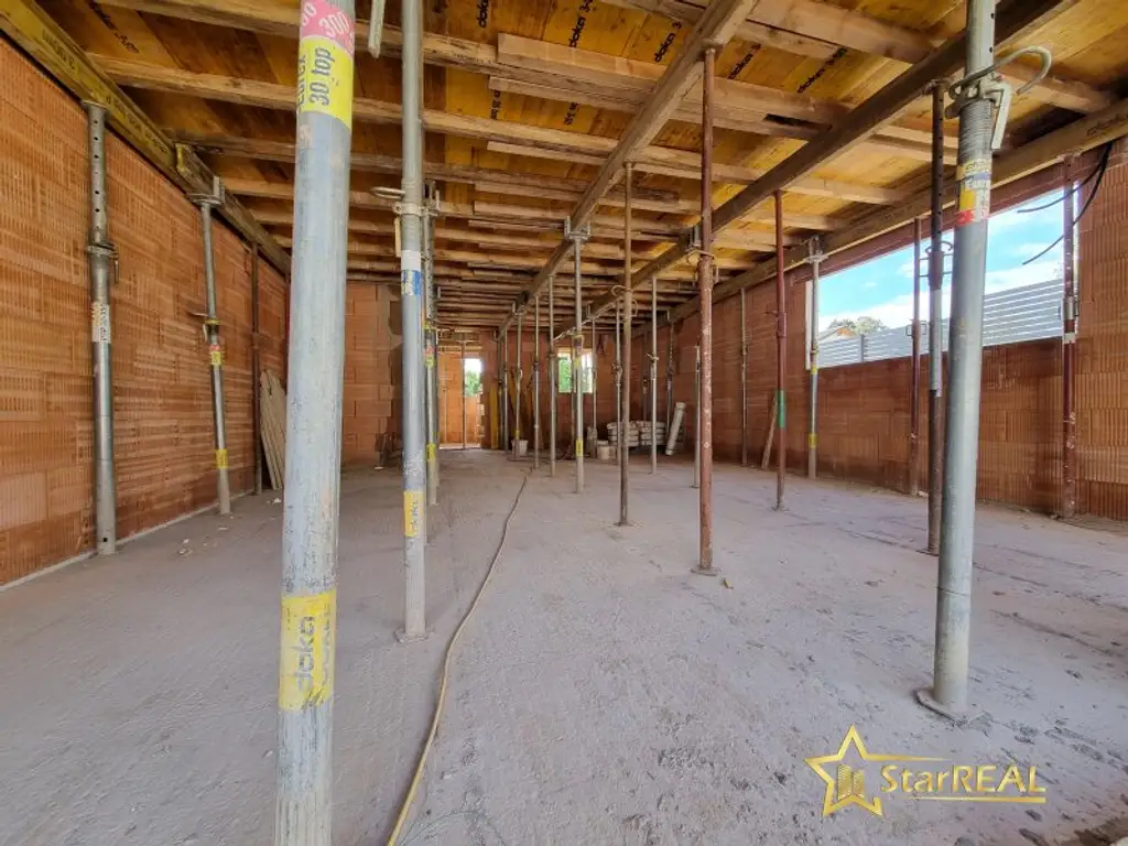 LETZTES HAUS VERFÜGBAR! IDEAL FÜR FAMILIEN! 5-ZIMMER-ZIEGELHAUS MIT UNVERBAUBAREN AUSBLICK. MIT KELLER, BALKON, TERRASSE, CARPORT UND GROSSEM GARTEN.
