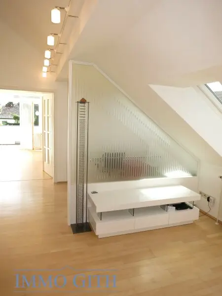 PROVISIONSFREI: PENTHOUSE MIT TERRASSE, LIFT UND KLIMA-ANLAGE IN HIETZINGER VILLA!