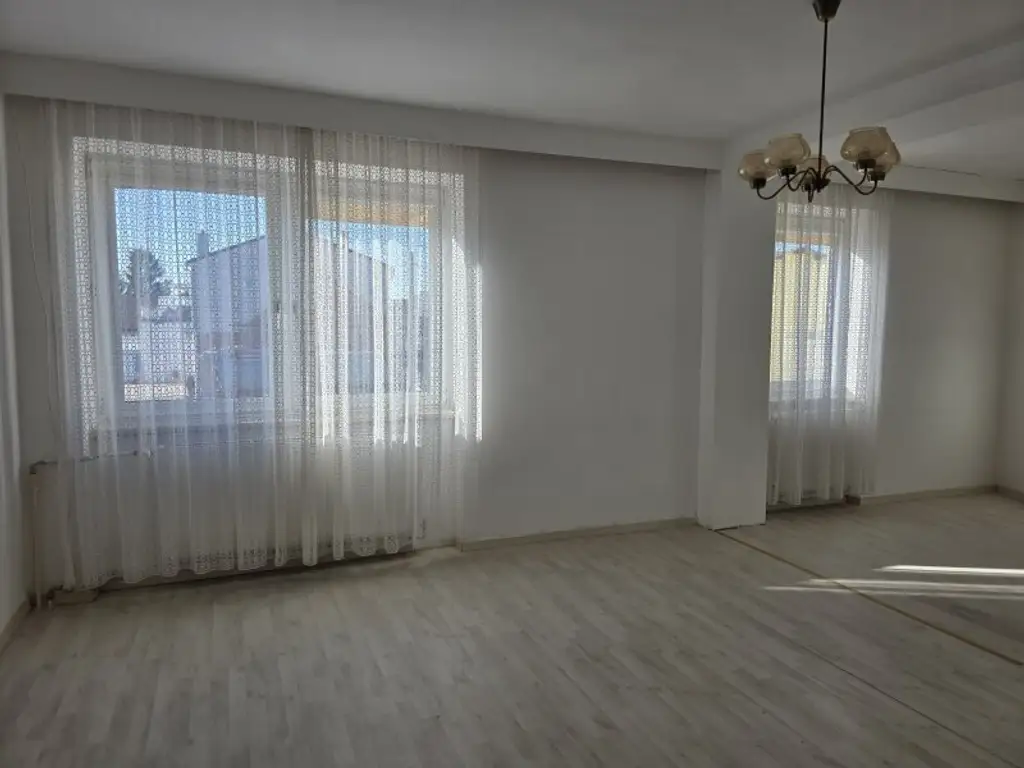 „NUR 25 MINUTEN von WIEN!“ EIN- ODER ZWEIFAMILIENHAUS – schönes ECKGRUNDSTÜCK